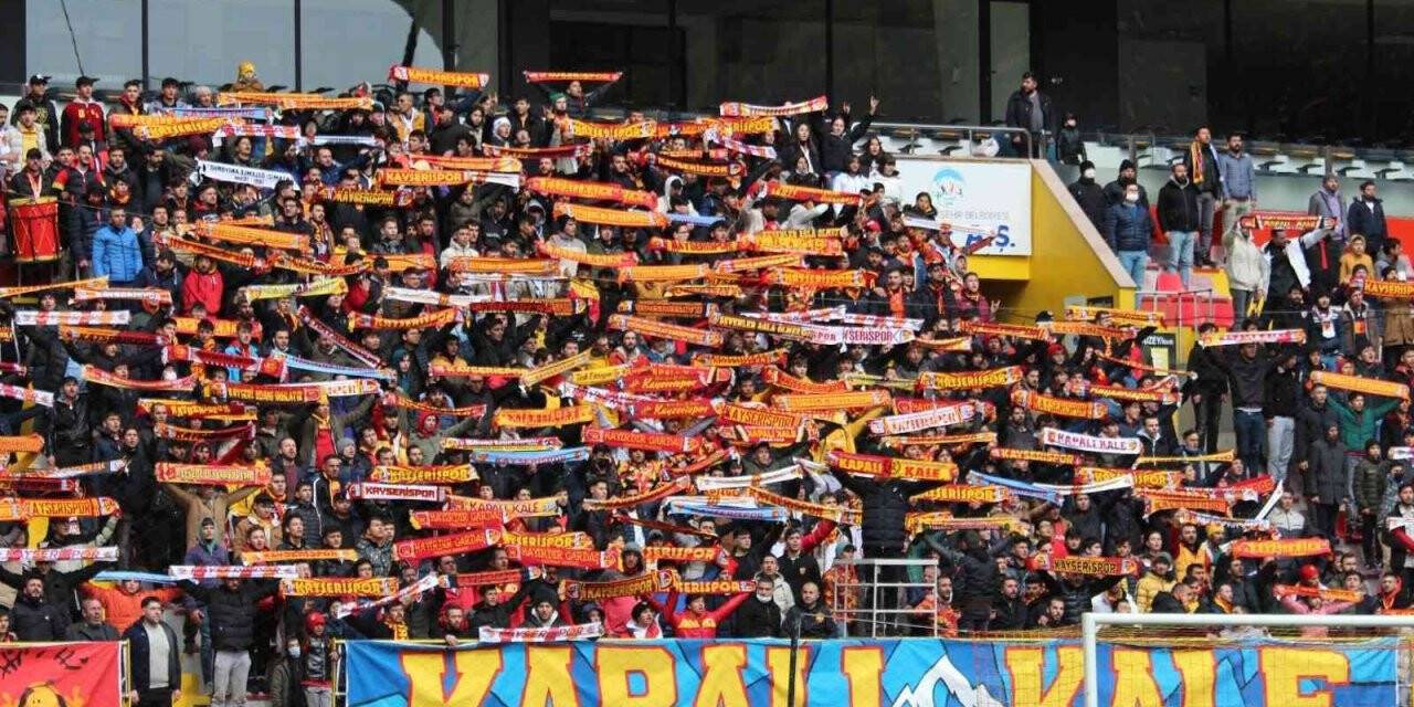 Kayserispor-Konyaspor maçını 7 bin 212 taraftar statta izledi