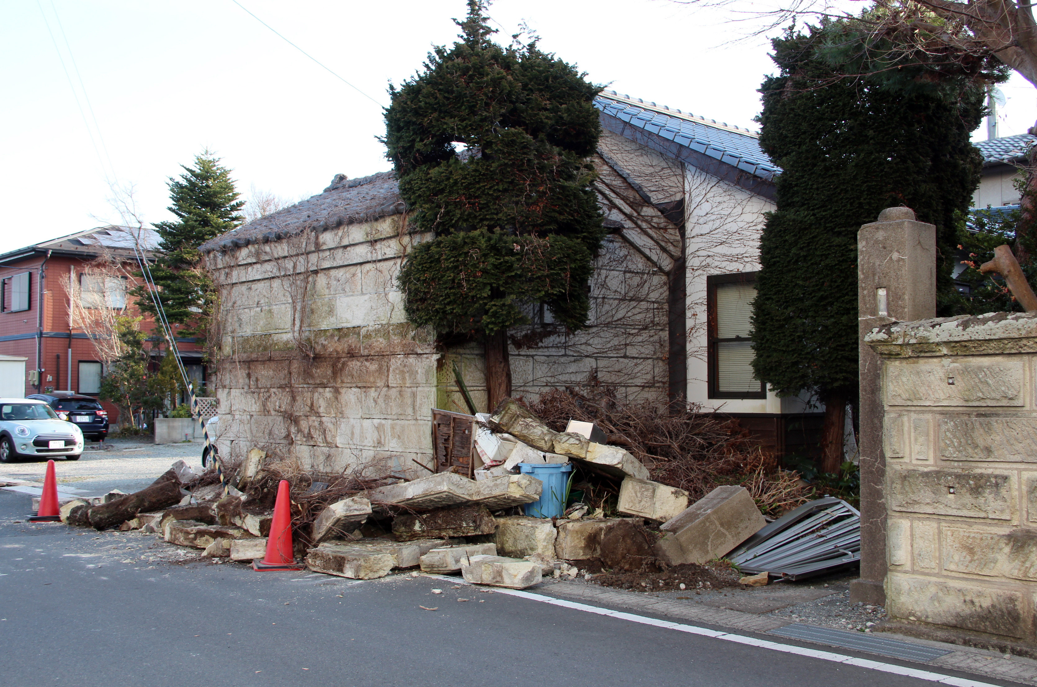 Japonya'nın kuzeydoğusunda 7,4 büyüklüğündeki depremde 3 kişi hayatını kaybetti