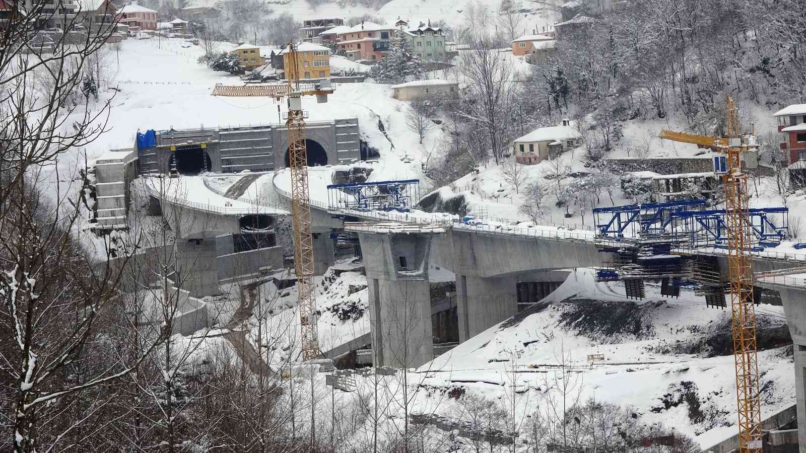 Yeni Zigana Tüneli inşaatında  çalışmalar tüm hızı ile devam ediyor