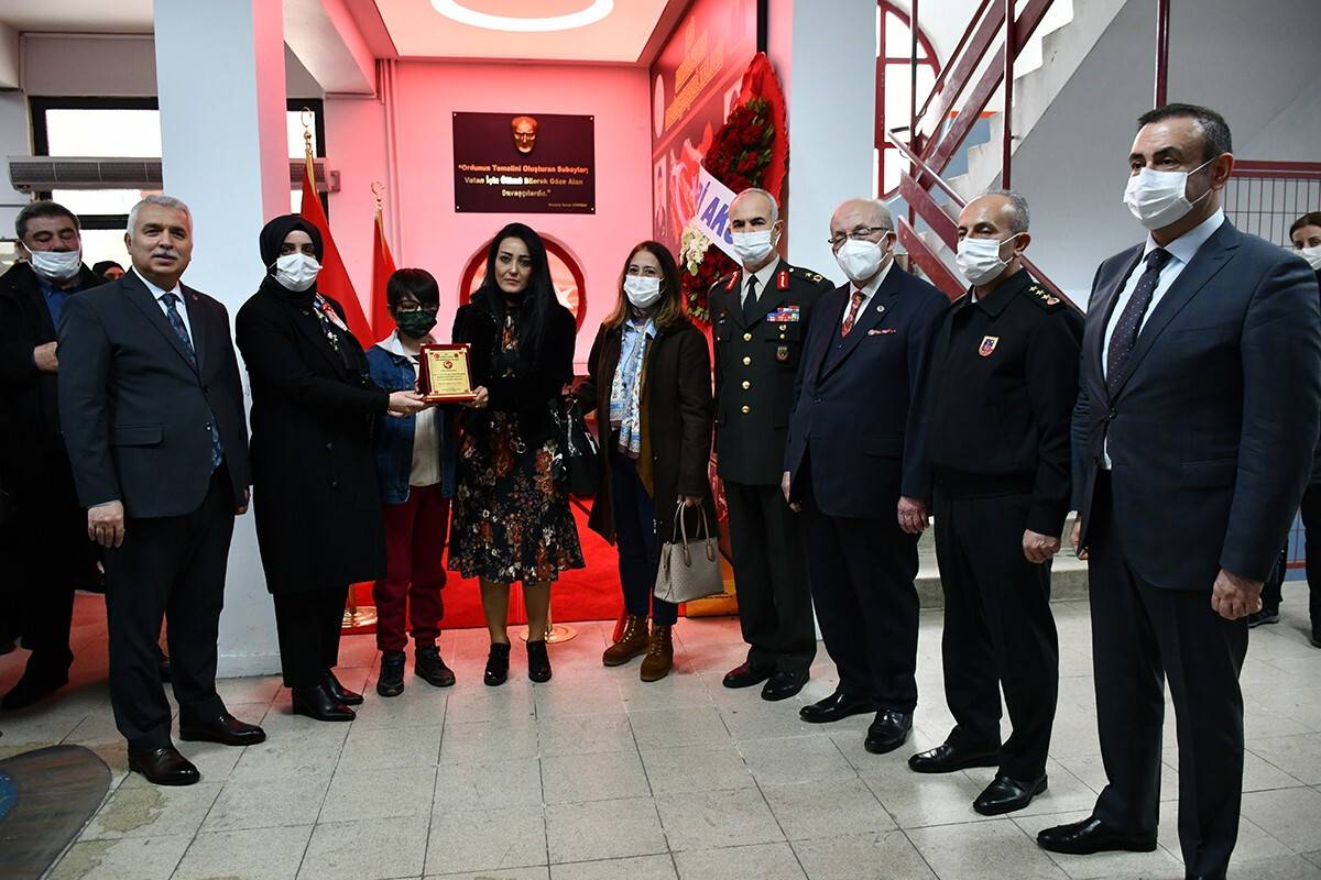 Havai fişek kazasında şehit olan astsubay için okulda ‘Şehit Köşesi’ açıldı