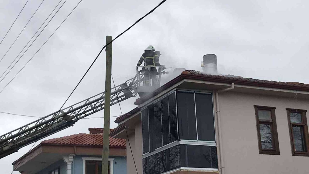 Bacada çıkan yangın korkuttu