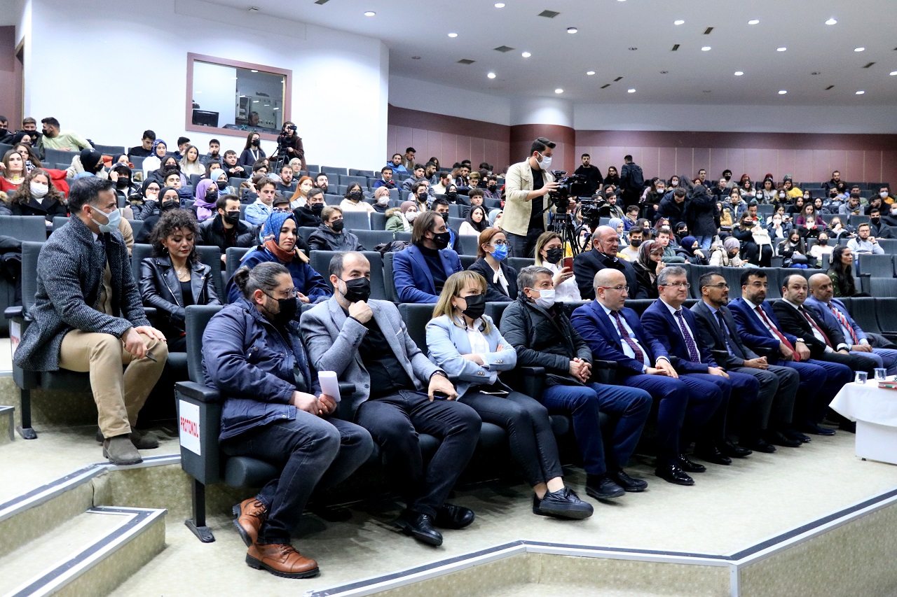 Konya'da "Medya Kurumları İletişim Fakültesi Öğrencileriyle Buluşuyor" konferansı düzenlendi