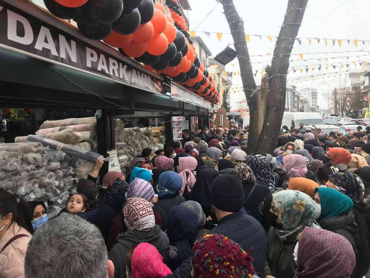 Başkent’te AVM açılışında izdiham