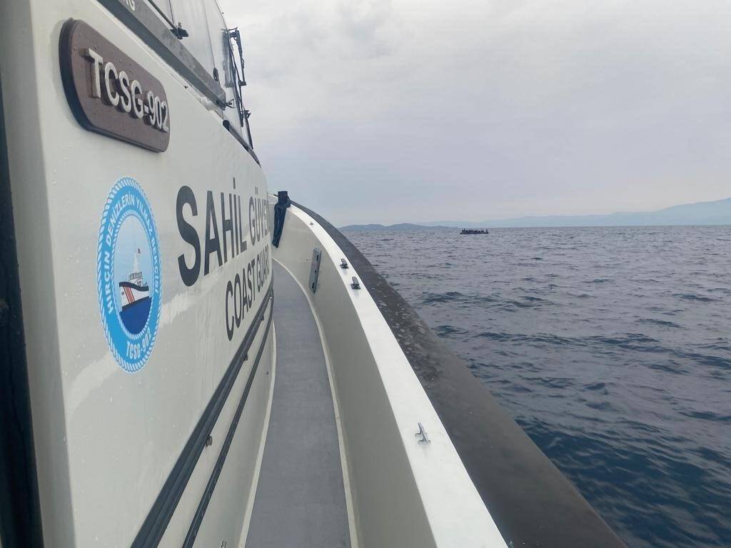 Yunanistan unsurlarınca geri itilen 29 düzensiz göçmen kurtarıldı