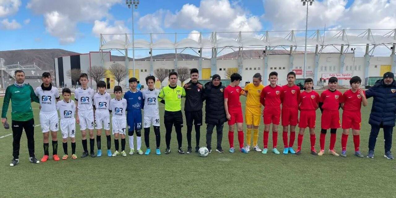 Meram Kara Kartallar grup maçlarında mücadele etti