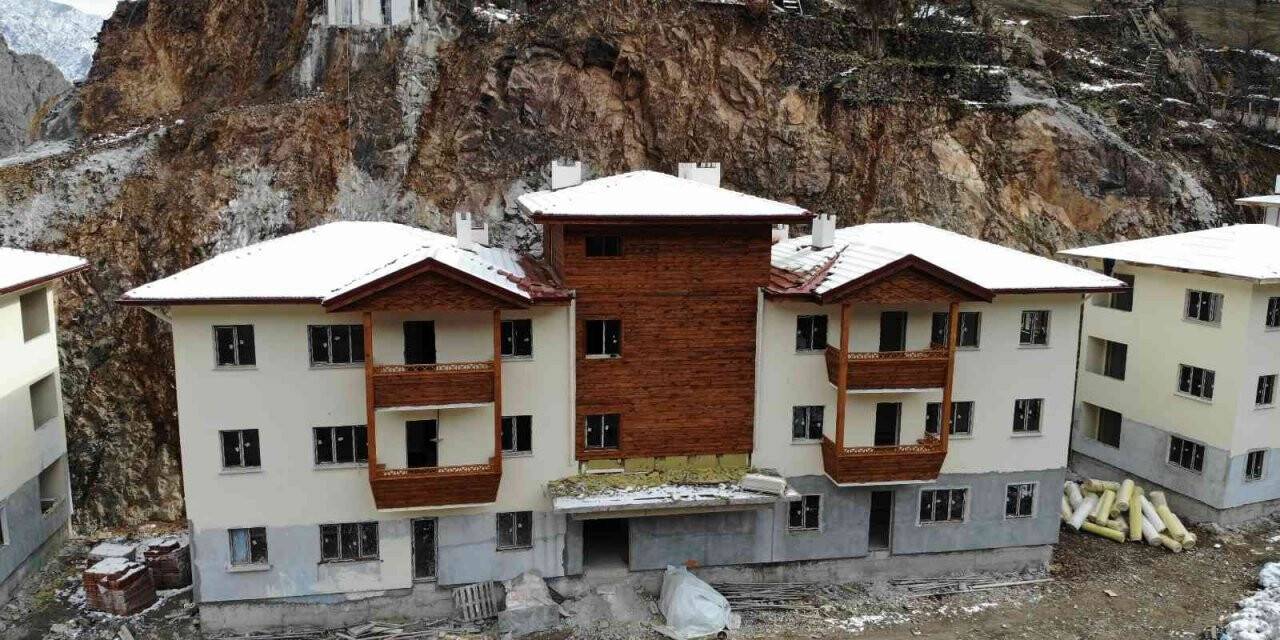 Artvin’in Dereiçi köyünde çıkan yangının üzerinden tam bir yıl geçti