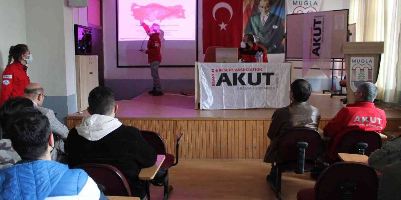 Milas’ta öğrenciler deprem konusunda bilgilendirildi