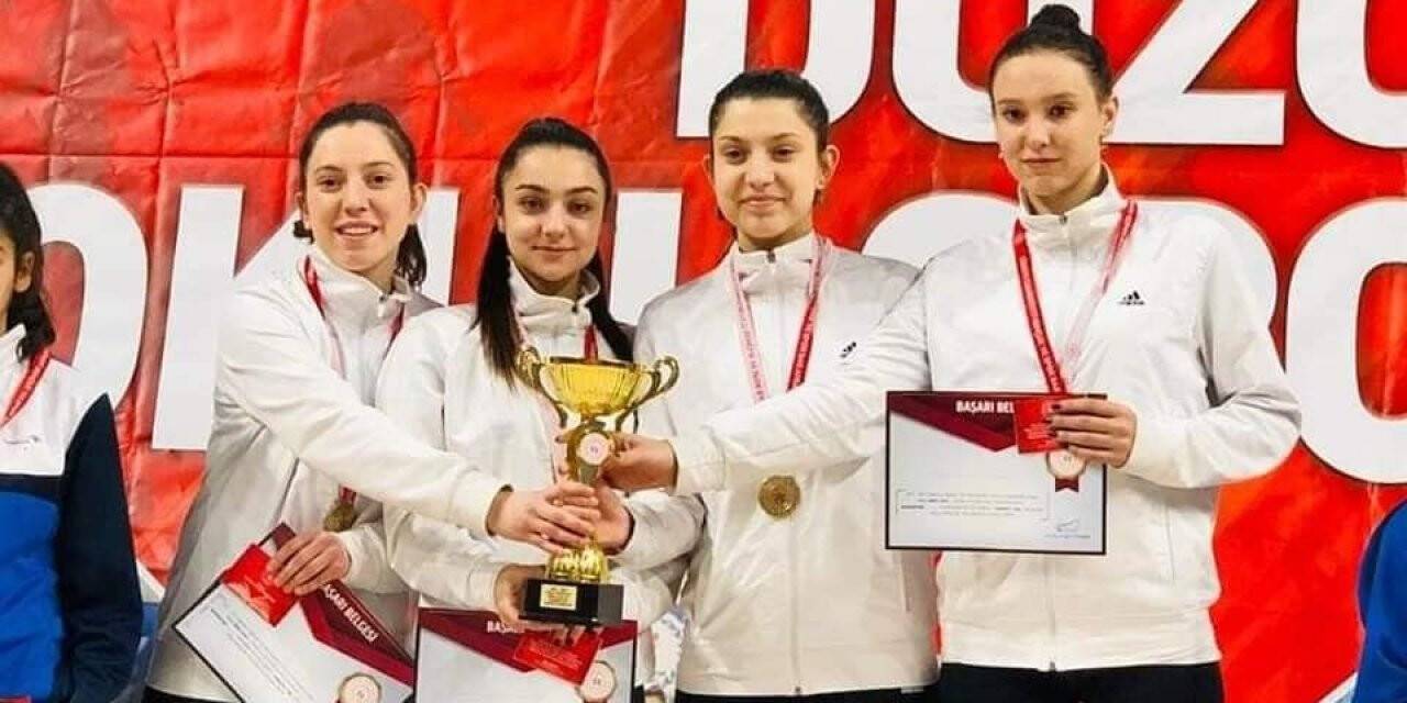 Şampiyon sporcular sevinçlerini Kaymakam Yıldırım ile paylaştı