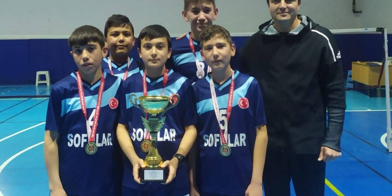 Badmintonda Kütahya’yı Sofular Ortaokulu temsil edecek