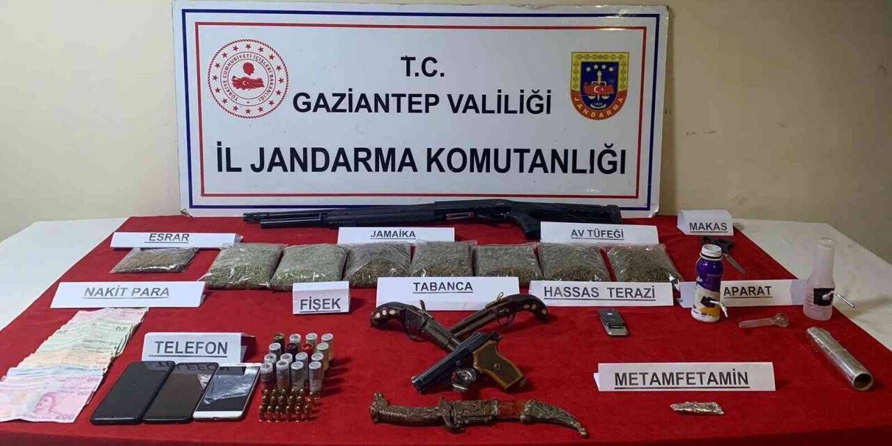 Jandarma uyuşturucu satıcısı ve kaçakçılara göz açtırmıyor