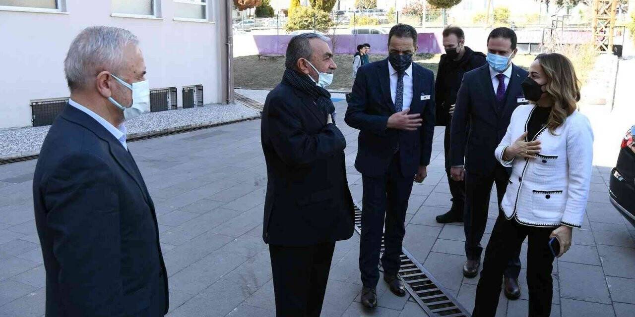 Uşak’ta diyabet hastası 75 çocuğa sensörlü glikoz ölçüm cihazı verildi