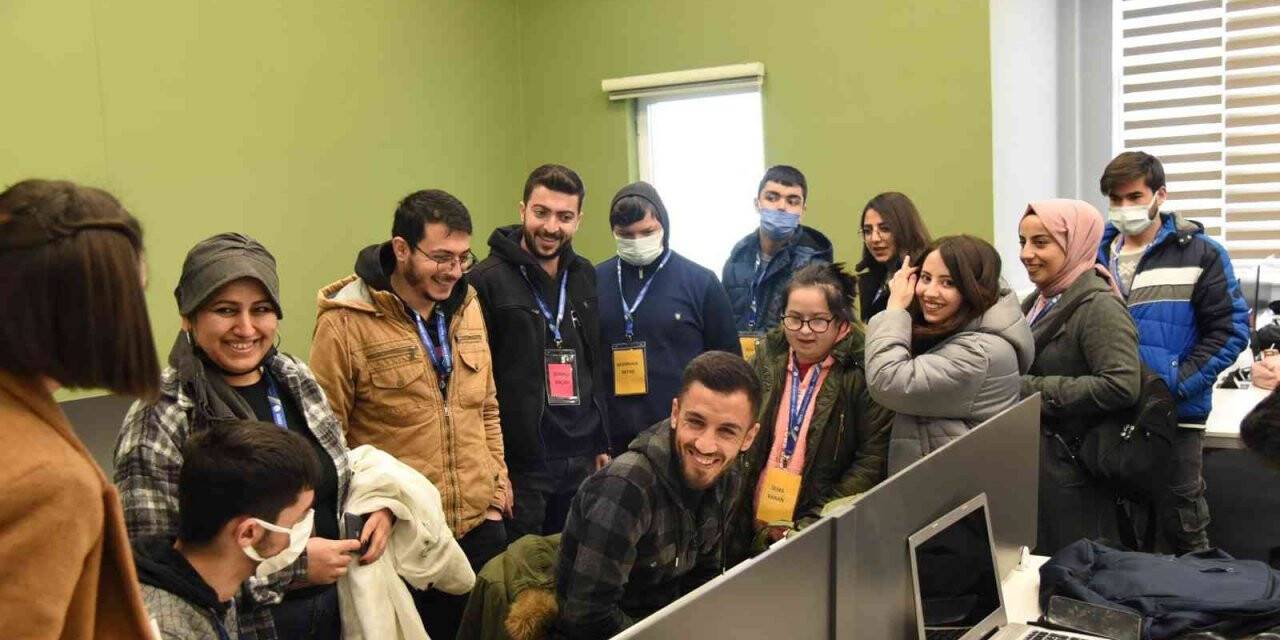 Özel çocukların üniversite hayali gerçekleştiriyor