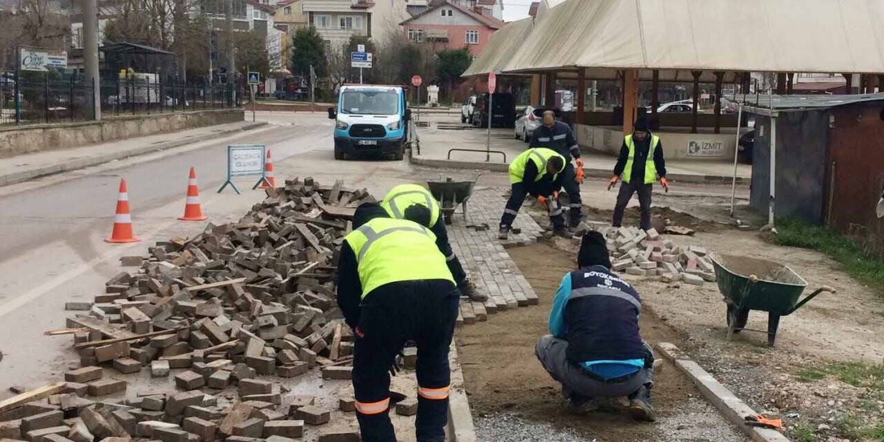 Kar yağışı sebebiyle bozulan yollar tamir ediliyor