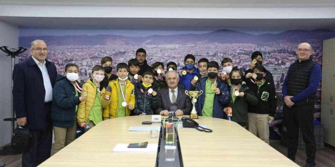 Başkan Aygün, başarılı öğrencileri tebrik etti