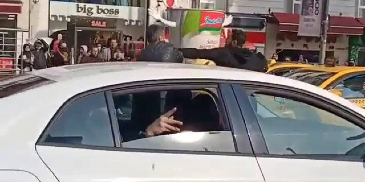 Osmanbey’de trafikte kavga kamerada: Yumruk darbesiyle yere savruldu