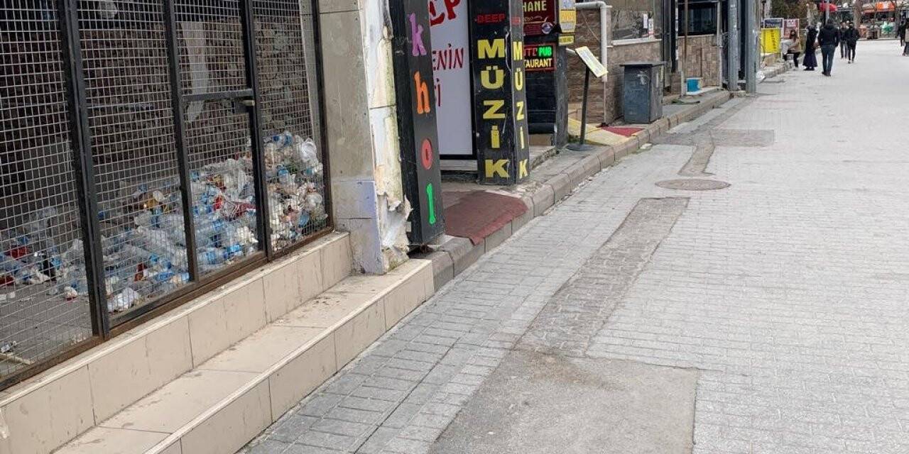 İçi çöp dolu boş dükkân Adalar’ın güzelliğine gölge düşürüyor