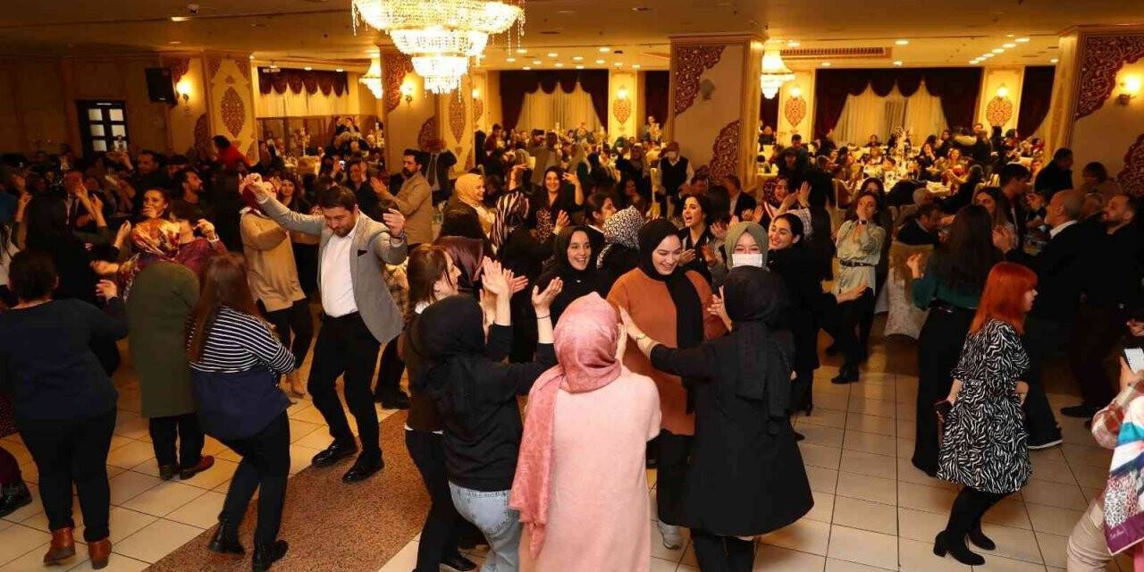 Bağcılar’da sağlık çalışanları yemekte bir araya geldi