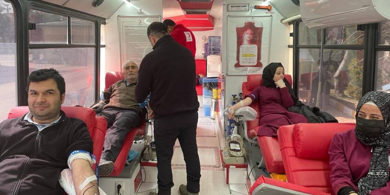 İmam Hatiplilerden kan bağış kampanyasına destek