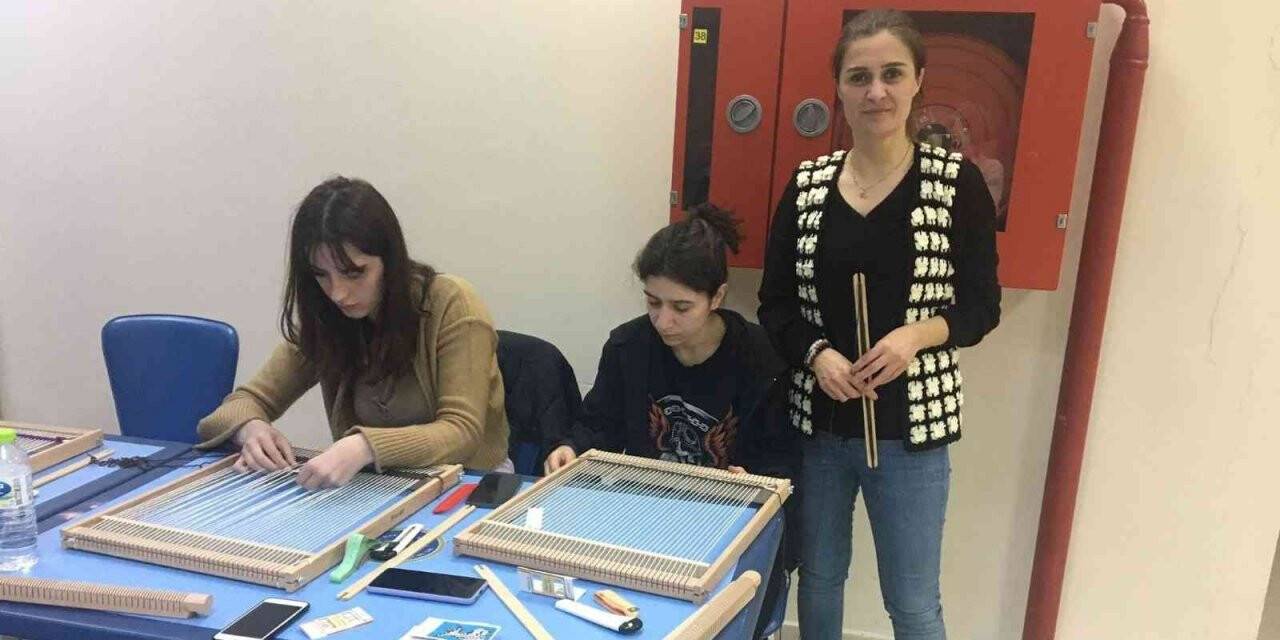 Öğrenciler için halı dokuma kursu açıldı
