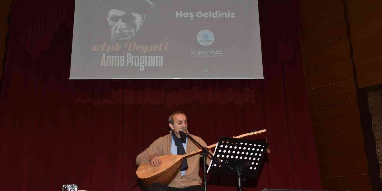 Tuzlalı sanatseverler Aşık Veysel türkülerini hep birlikte söyledi