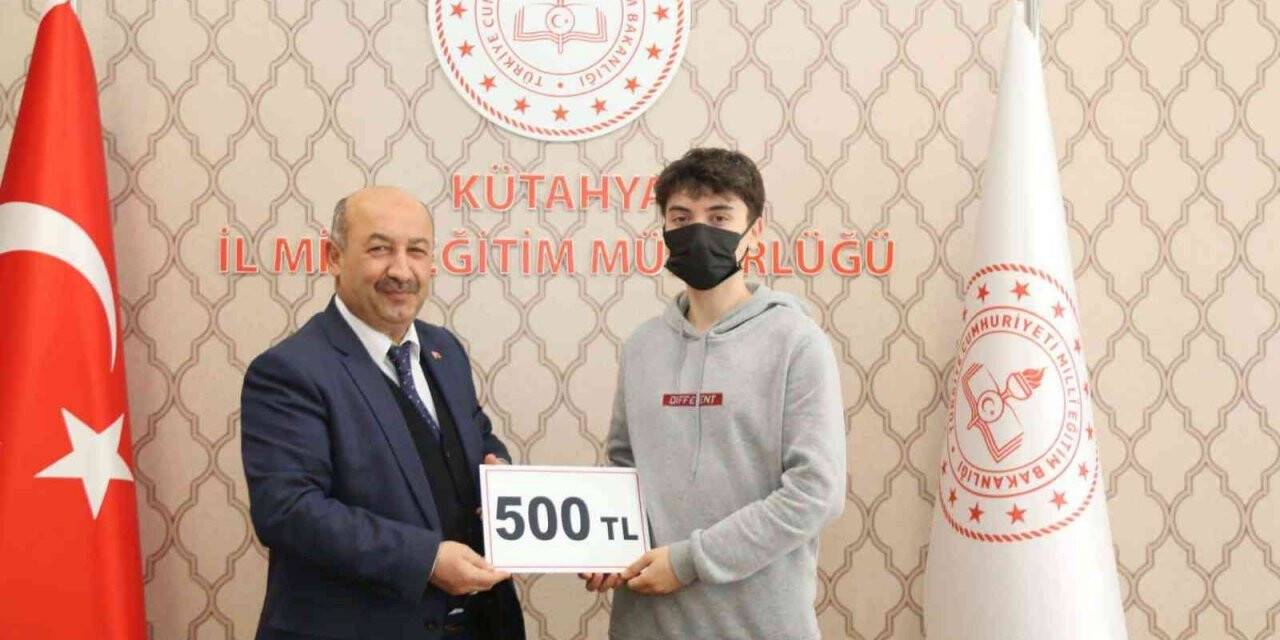 Kütahya’da şiir yarışmasında dereceye öğrenciler ödüllendirildi