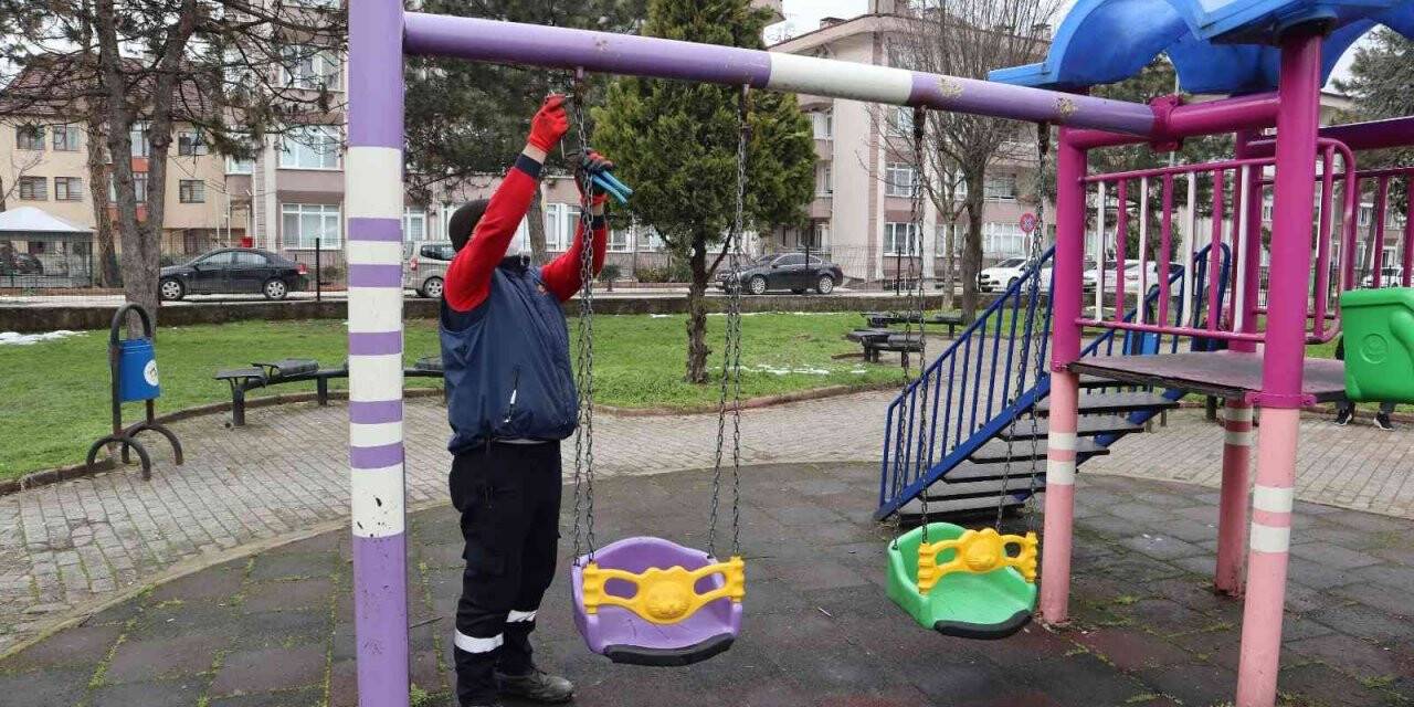 Düzce’de parklar bakıma alındı