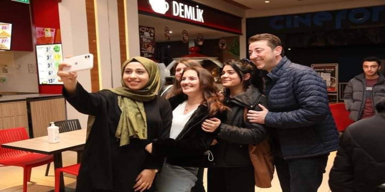 Bandırma Belediye Başkanı Tosun, öğrencileri kırmadı