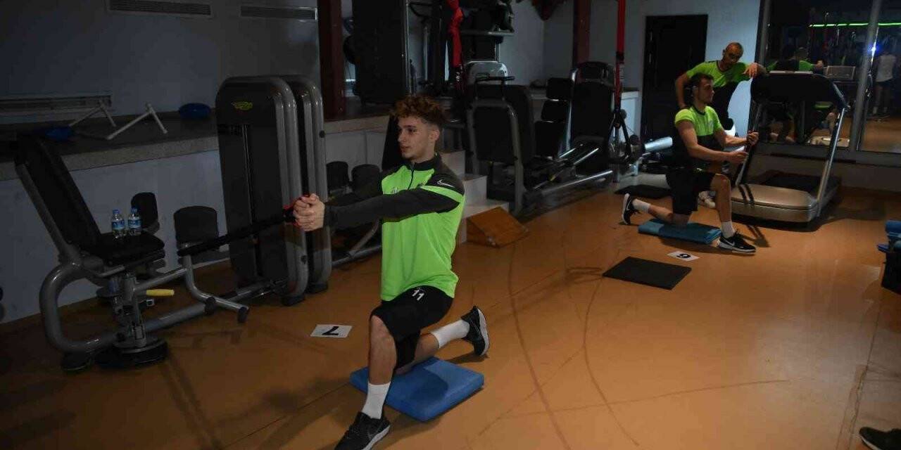 Bursaspor kondisyon salonunda çalıştı