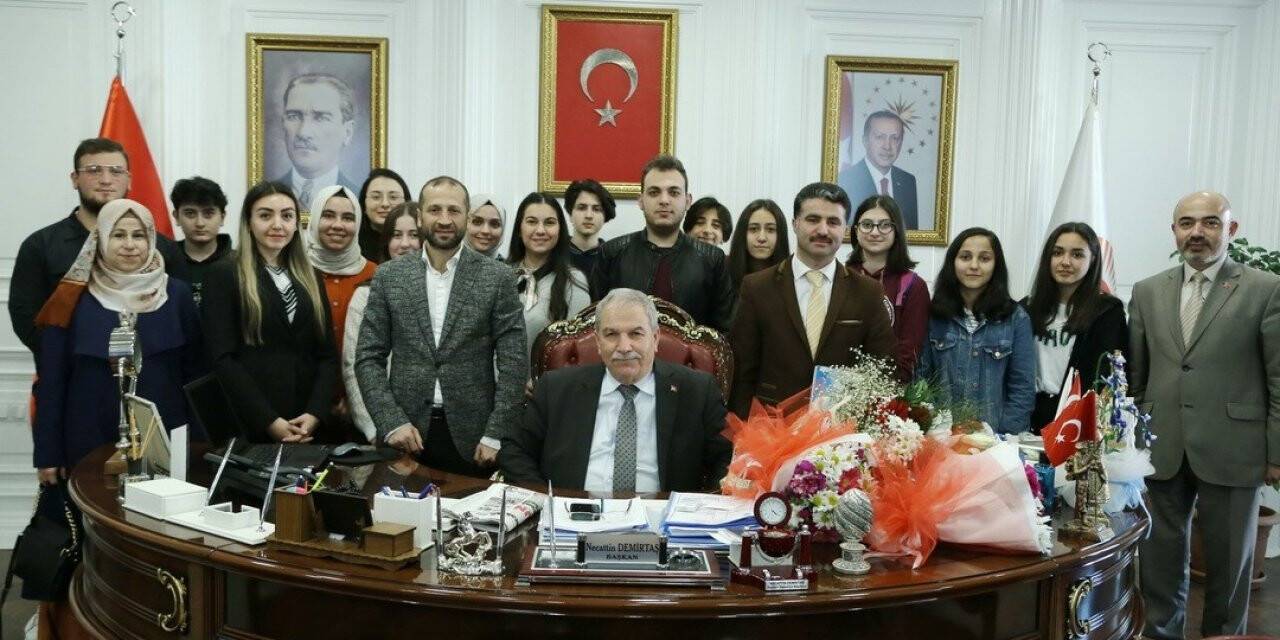 Başkan Demirtaş: “Öğrencilerimiz kendilerine sunulan imkanları fırsata çevirmeli”