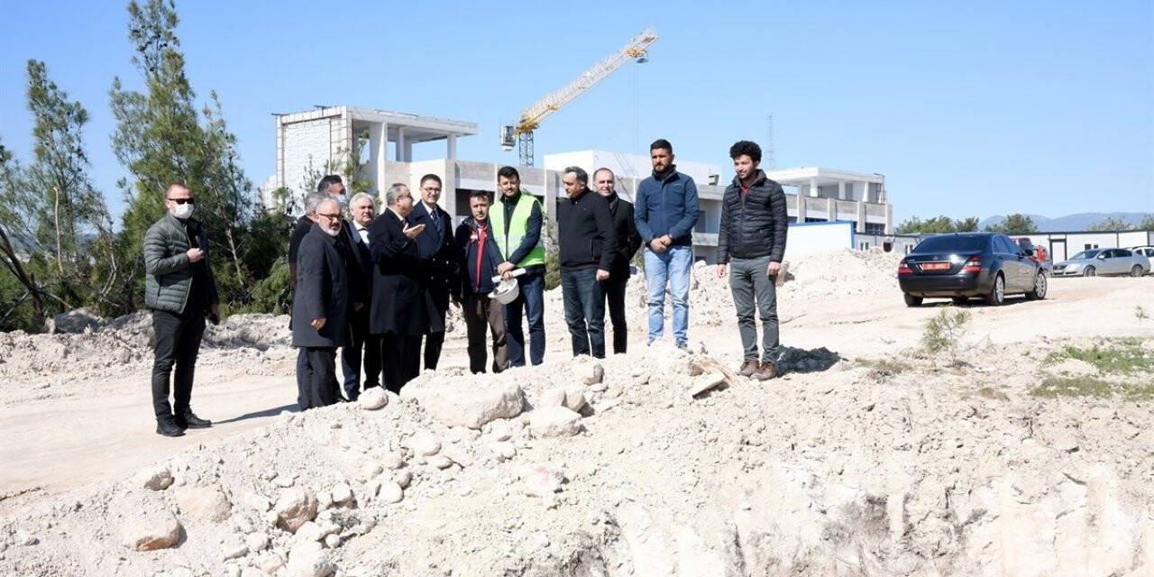 Vali Su, inşaatı süren merkezlerde incelemelerde bulundu