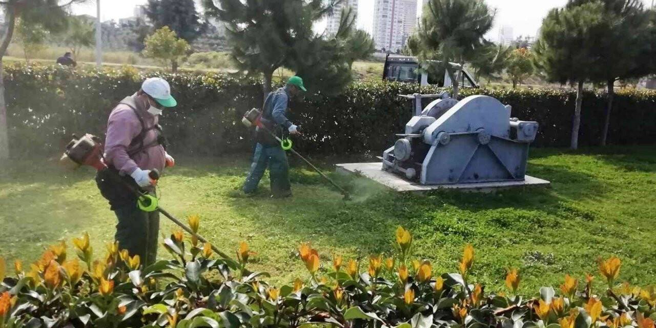 Toroslar’da park ve yeşil alanlar bakımdan geçiriliyor