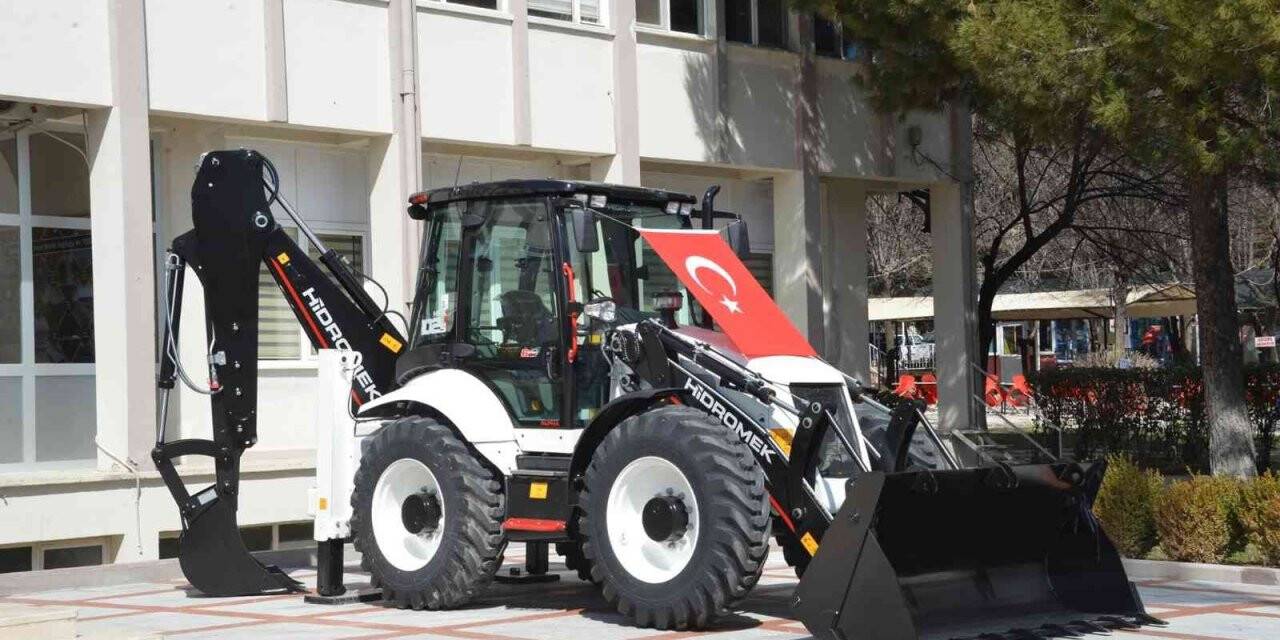Gediz’de araç filosuna iş makinesi desteği