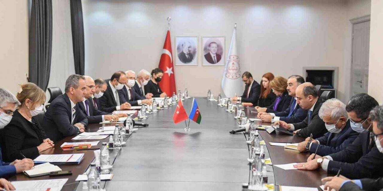 Bakan Özer, Azerbaycan Eğitim Bakanı Amrullayev ile bir araya geldi
