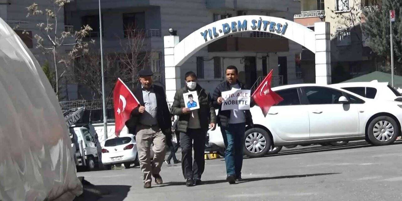 HDP önündeki ailelerin direnişine bir aile daha katıldı