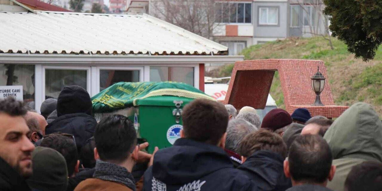 Trabzonspor bayrağı asarken düşüp ölmüştü son yolculuğuna uğurlandı