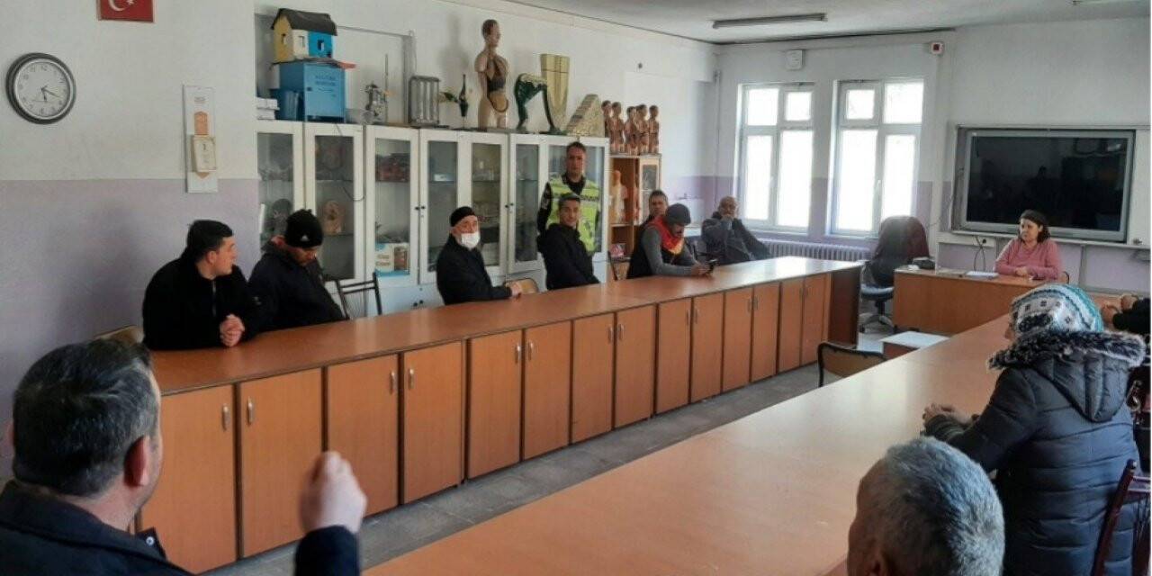 Tarım aracıyla trafiğe çıkmanın sakıncalarını anlattılar