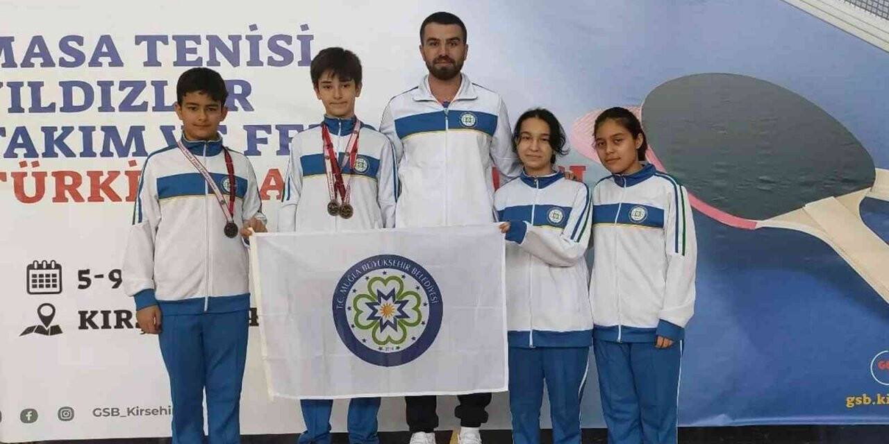 Büyükşehir Masa Tenisi sporcusu Türkiye 3’üncüsü oldu