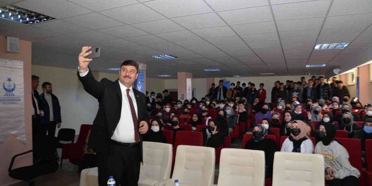 Kahramankazan Belediye Başkanı Oğuz’dan bin kitap sözü