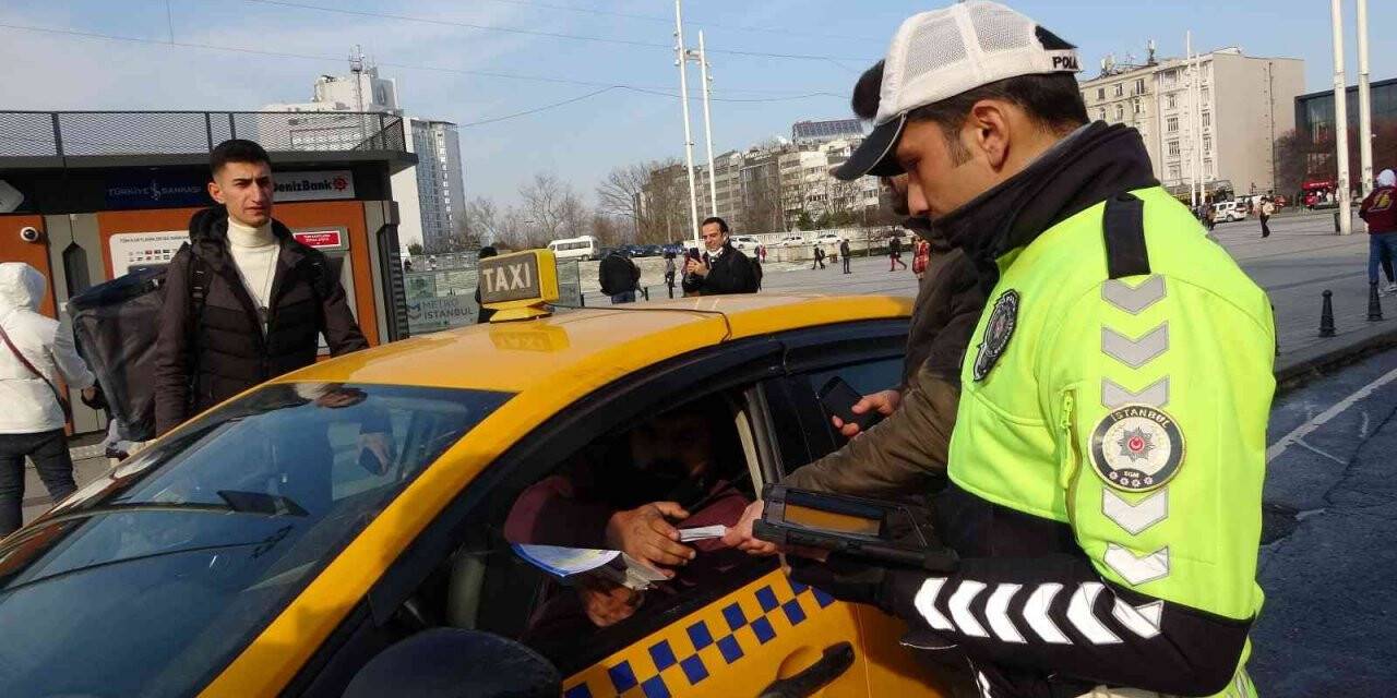 Taksim’deki denetimlerde taksicilere ceza yağdı