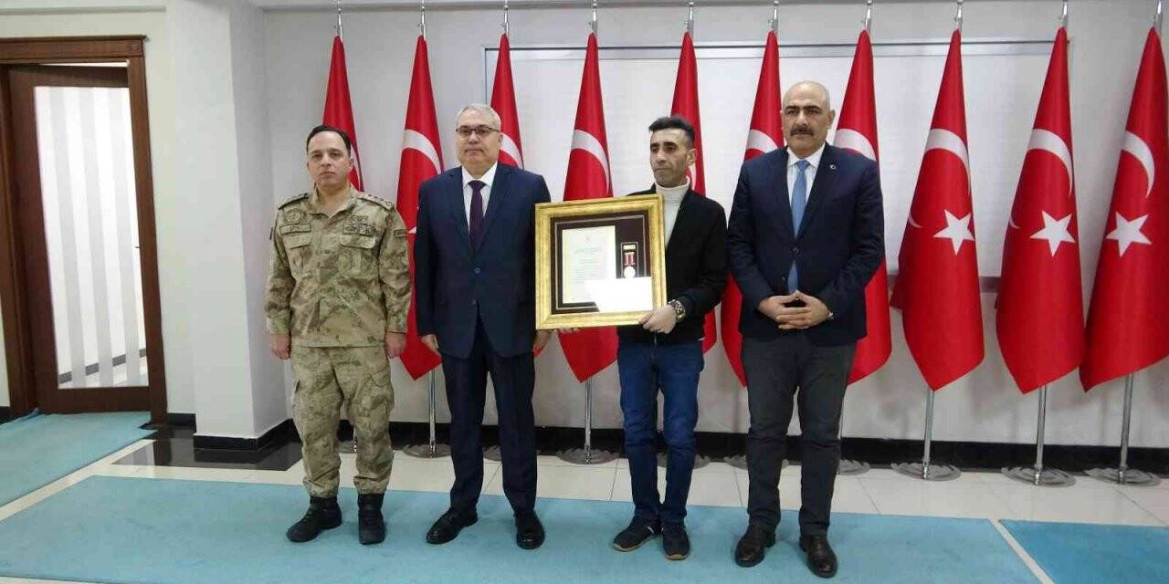 Muş’ta “Devlet Övünç Madalyası Beratı” takdim töreni