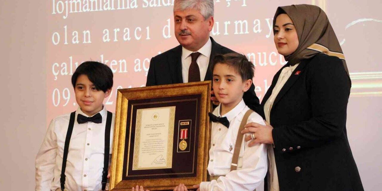 Hatay’da şehit yakınları ve gazilere Devlet Övünç Madalyası ve Beratı verildi