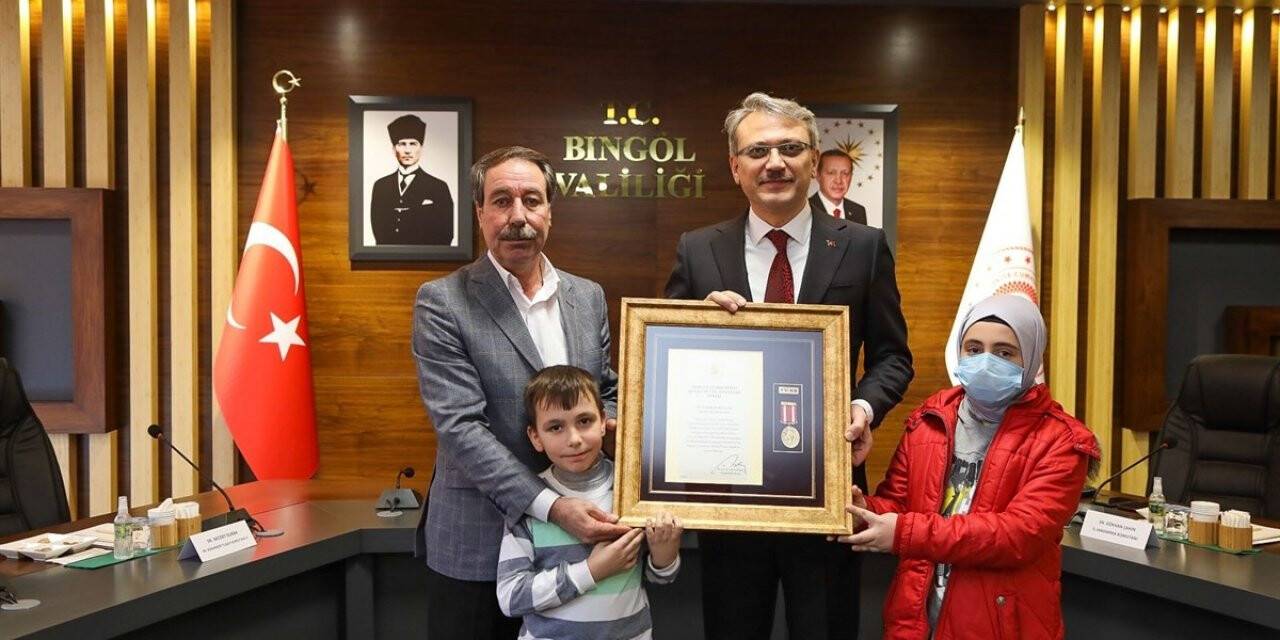Bingöl’de şehit yakınlarına ‘Devlet Övünç Madalyası ve Beratı’ takdim edildi