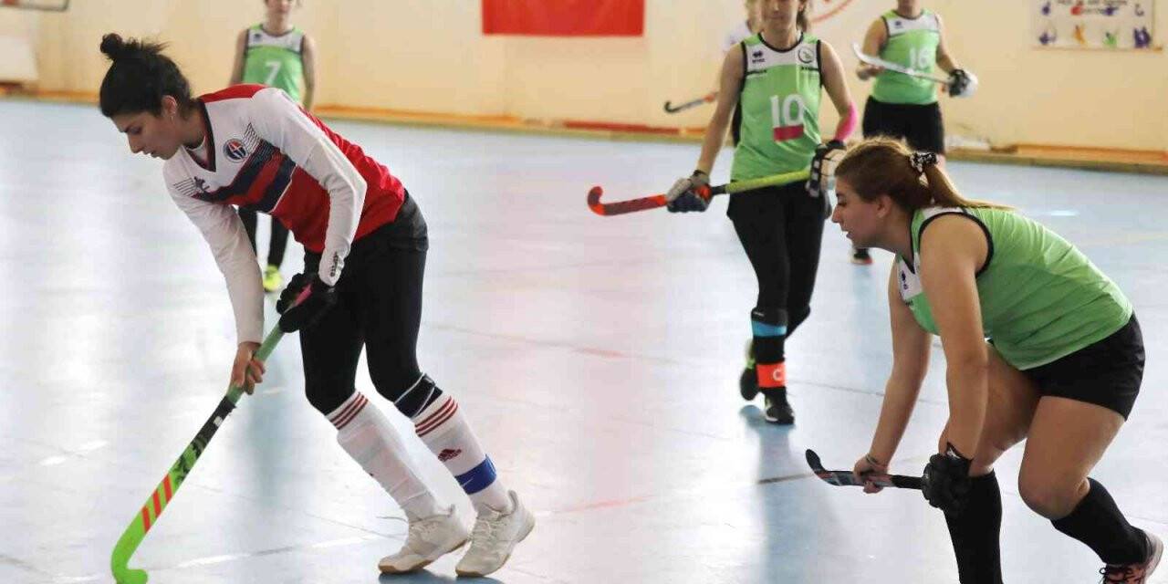 Üniversitelerarası hokey şampiyonası GAÜN’de yapılıyor