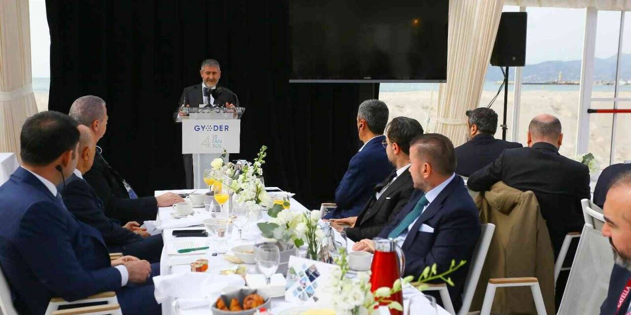 Çevre, Şehircilik ve İklim Değişikliği Bakanı Kurum: "Türkiye geçen yıl yüzde 11 büyüme ile rekor kırdı"