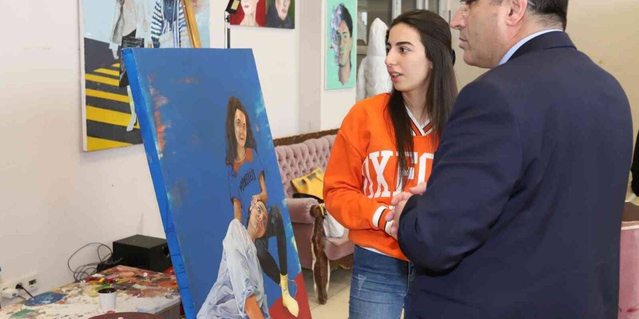 Rektör Aktekin Güzel Sanatlar Fakültesi öğrencileriyle bir araya geldi