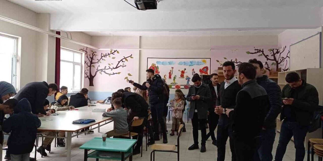 AK Gençlik’ten ‘Bir Çocuk, Bir Tebessüm’ Projesi