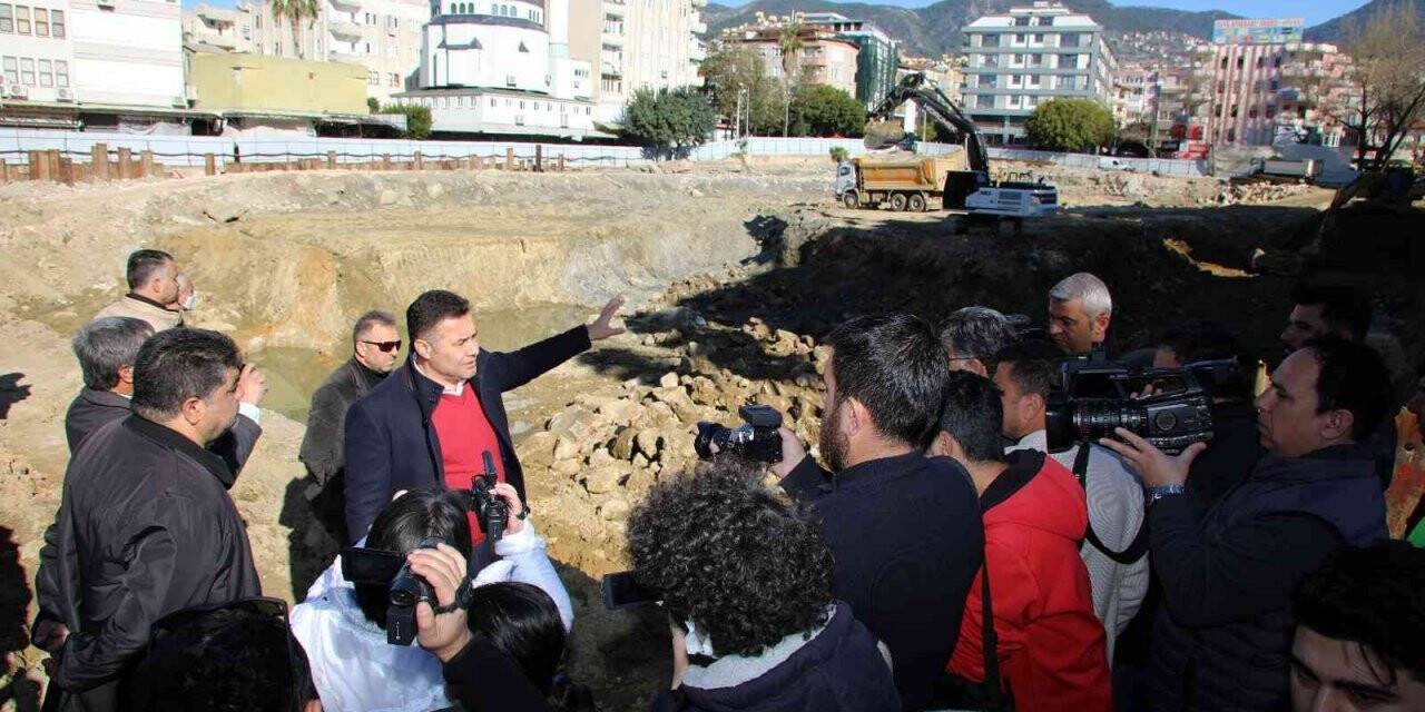 Başkan Yücel devam eden projeleri tek tek gezdi