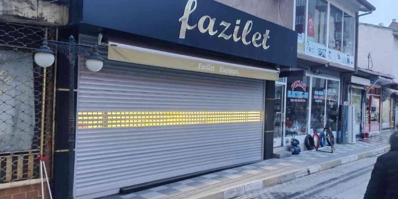 Pompalı tüfekle kuyumcuyu basan kar maskeli hırsızlar 2 kilo altın çaldı