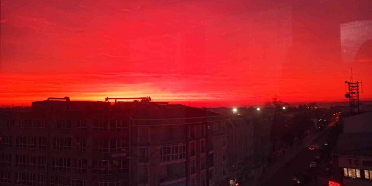 Gökyüzünün rengi mest etti, gören telefona sarıldı