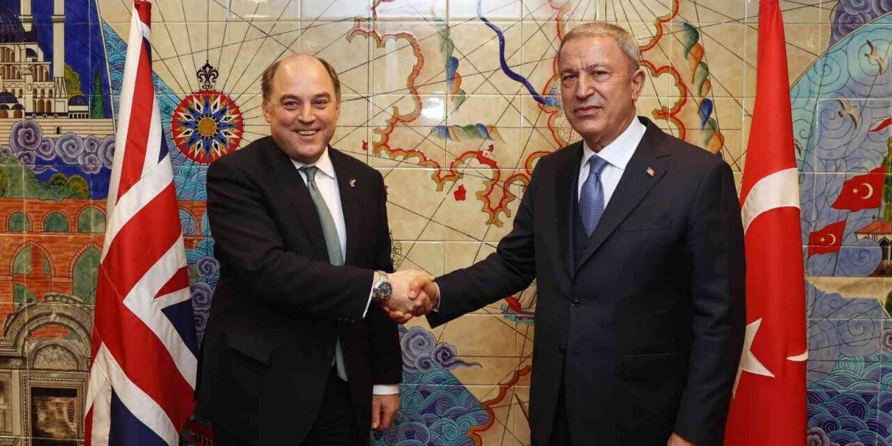 Bakan Akar, İngiltere Savunma Bakanı Wallace ile görüştü